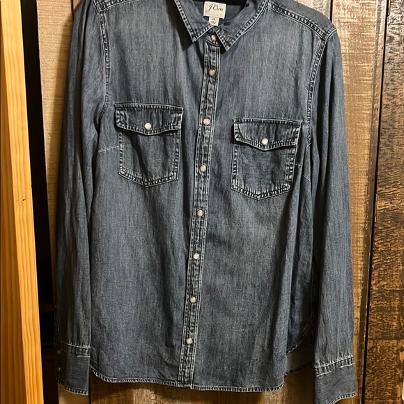 Button Down Shirt in Top Category - Picture 2 of 6